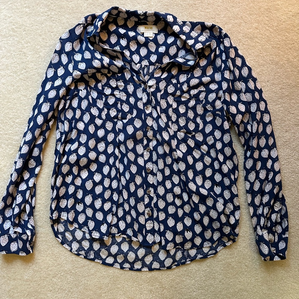 Maeve by Anthropologie, blue strawberry print button up blouse, size 10.